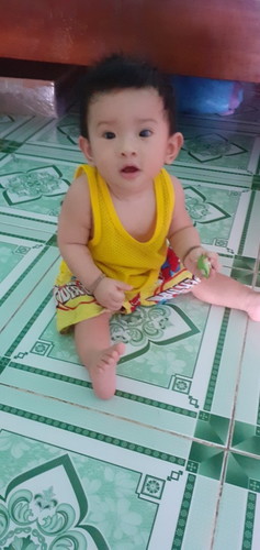 Cu Bơ nhà e 8 tháng rưỡi mà sao chưa mọc răng ạ?
Bé có thiếu canxi k các mom?