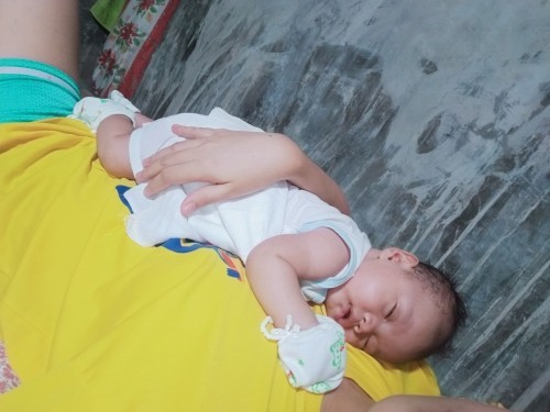 Safe po ba matulog si baby ng nakadapa sayo. Mas mahimbing po sya matulog ng ganto eh