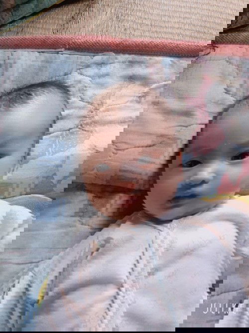 co mom nao co con  bi cứt trâu hôi giog con e k ạ? Lieu co cach nao tri k may mom?