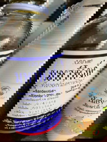 มหาหิงค์ทาท้อง2แบบนี้ต่างกันมากไหมค่ะ ผู้ใหญ่ที่เลี้ยงด้วยบอกให้ทาแบบเก่า บอกแรงกว่า แม่เห็นเค้ามีแบบใหม่กลิ่นหอมเลยซื้อมาดูค่ะ