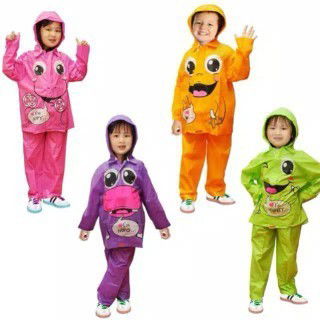 Jas hujan anak penting ga si?