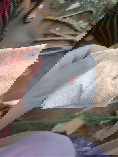 Mon ơi e ra có xíu máu  z co sao k ak