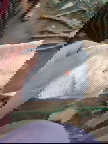 Mon ơi e ra có xíu máu z co sao k ak