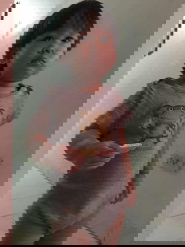 ยืนรอแม่เลิกงานทุกวัน