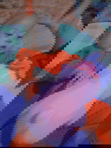 Bunda saya ingin bertanya,apakah normal BB bayiku 5.3kg usia 3.5 bulan ? BB lahirnya 3kg..