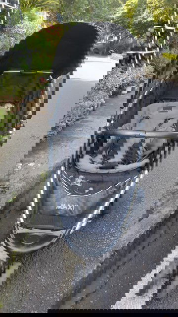 selamat malam bunda bunda

aq mau jual beby stoller ni. pemakaian sudah 6.bulan
untuk harga 500