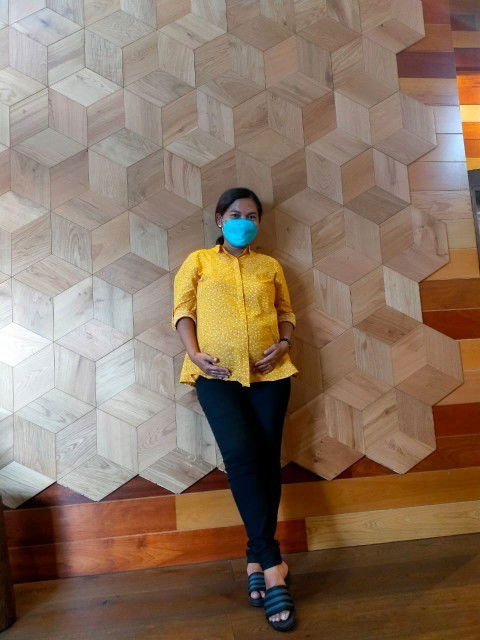 Kandungan saya usia nya 33 minggu,bnyak yang ngomong kalo perut sdh turun. Bahaya ngk ya utk babynya