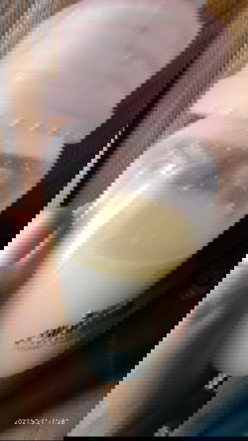 Susu kuning paling atas ini aapa yaa? Kalau kolostrum bayiku udah umur 4 bulan??