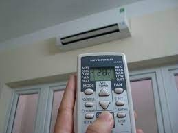 Trẻ ra nhiều mồ hôi đầu là bị sao mấy chị ơi?