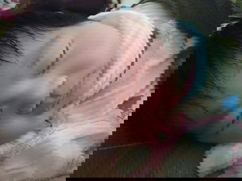 Bé ngủ ngày cày đêm