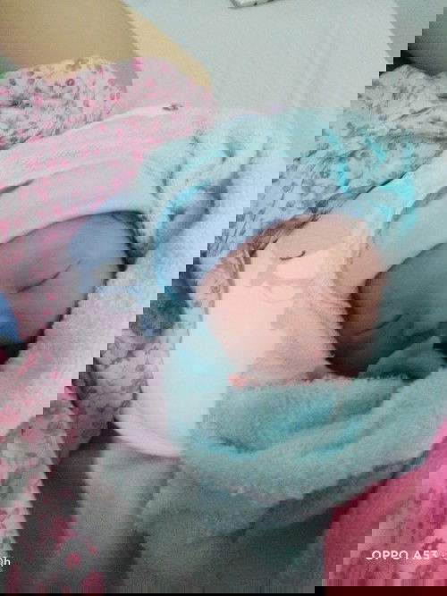 Bé sơ sinh 1 ngày tuổi