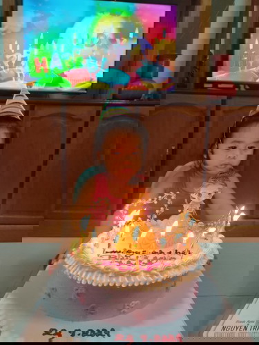 Có ai giống m k? Con nay tròn 2 tuổi r mà k chịu nói gì cả. Buồn qá cả nhà ơi