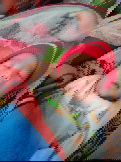 Alhamdulillah sudah lahir anak saya kemarin Minggu dengan berat badan 3'4