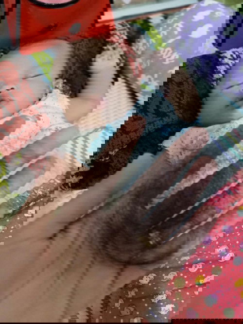 Mitos/fakta punya anak laki-laki rambut ibunya rontok parah?