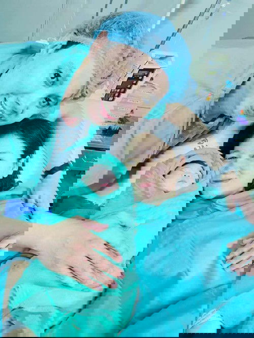 แตกแล้วค่ะ 39 + 2
ด.ญ.พุดชมพู  คลอดธรรมชาติ
29/9/21
เวลา 14.41 น.
นน. 2535 ยาว 47