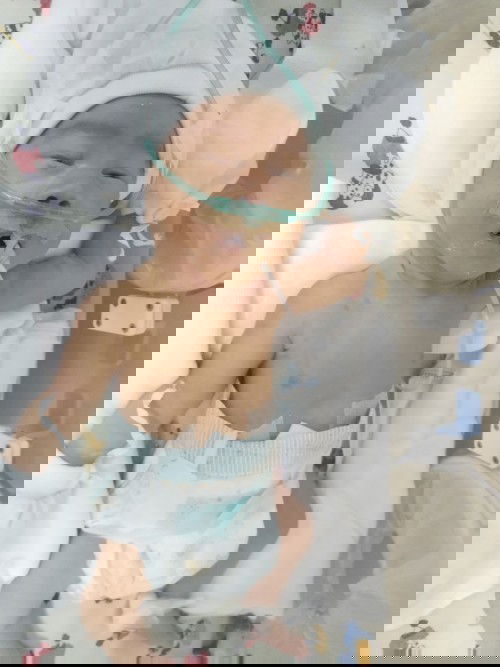 ealry born babyBoy 7month
 Due date ko Nov 27,2021
Born Sept 27,2027