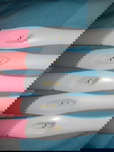 ที่ตรวจทิ้งไว้แล้วขึ้น 2 ขีด มีโอกาสท้องมั้ยคะ