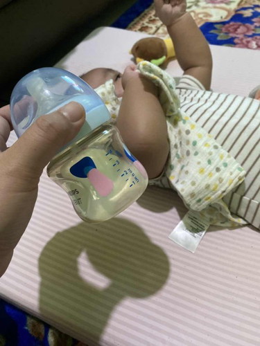 Hi mommies semua nak tny Anak sy 4 bulan and dia kurang menyusu skrg walaupun dah masanya dan selalu menolak susu.