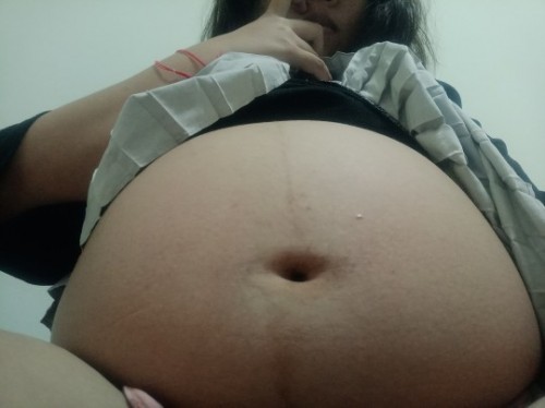 33+4 แล้วค่ะ มีอาการท้องแข็งตอนนอนหงายและเจ็บสะโพกลูกดิ้นบ่อยมากค่ะใกล้จะครบ9เดือนค่ะตื่นเต้นมากค่ะ