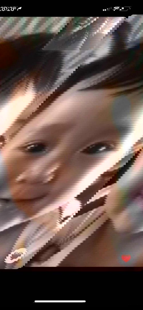 Bé thường vạch bụng và làm động tác vuốt xoa