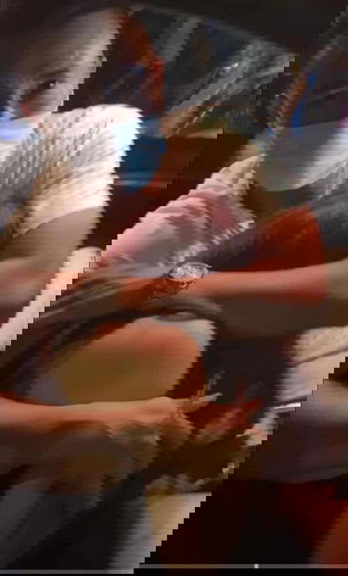 Bạn sẽ làm gì nếu ánh mắt chồng như thế này?