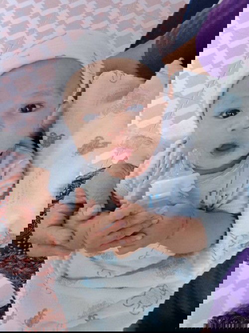 คุยกับแม่ๆหน่อยค่ะ  น้อง 2 เดือนกว่าๆ อาบน้ำเสร็จ ละ #ทาแป้ง ร้อง 😭 ตลอดเลยค่ะ  แม่ๆมีวิธียังไงบ้าง