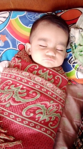 ลูกสาวติดนอนห่อตัว