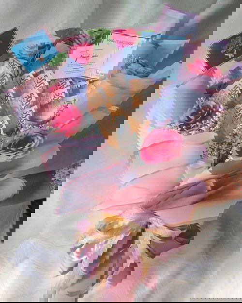 Merangkai Bunga Saat Si Kecil Tidur