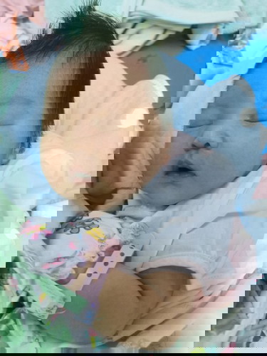 แอบไปแตกมาจ้า9ตค .กำหนดคลอด20ตค.ผ่าคลอดค่ะเจ็บท้องน้ำไม่เดิน2คืนเเค่ได้เห็นหน้าก็หายเจ็บแล้วค่ะ