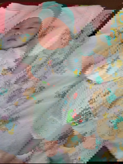 Baby umur 1 bulan BAB tidak lancar normal kah ya ?