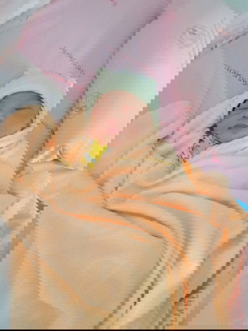 สาวสวยเจ้าแก้มยุ้ย