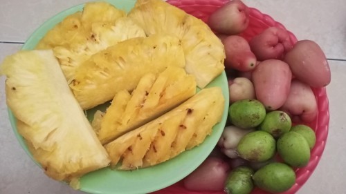 Makan nanas