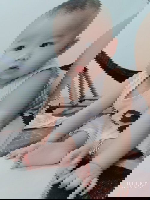 Bé 6thg 13ng biết hút ống hút, còn bé nhà các mom