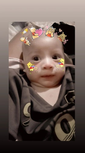 ร้องดันมากงอแงแต่พอหยุดร้องก็เล่นปกติค่ะ