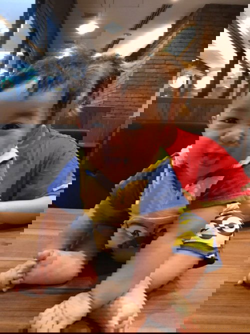 ผมเป็นเด็กขี้เล่นคับ