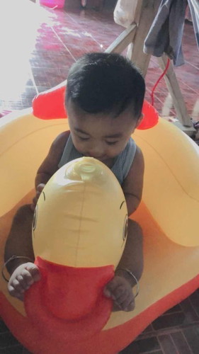 ถ้าฝึกไห้ลูกนั่งเด็กจะหลังค้อมไหมคะแม่ๆ