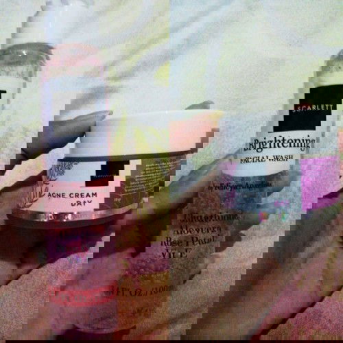 Scarlett whitening acne