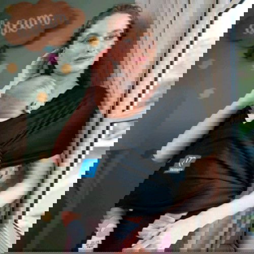 Preloved Gendongan Bayi Depan M Shape Momaz