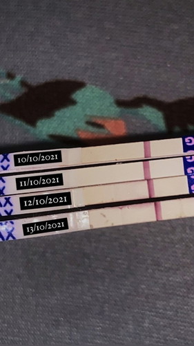 UPT STRIP POSITIF VS CLEARBLUE NOT PREGNANT