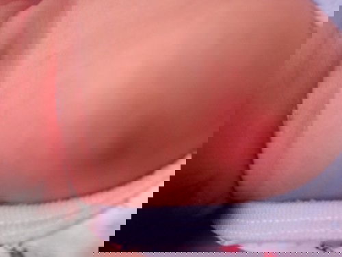 ลูกน้อย อายุ ครบ1เดือนวันนี้คะ มีตุ่มนูนแดงขึ้นบริเวณต้นแขนขวา อยากทราบว่าเกิดจากอะไร