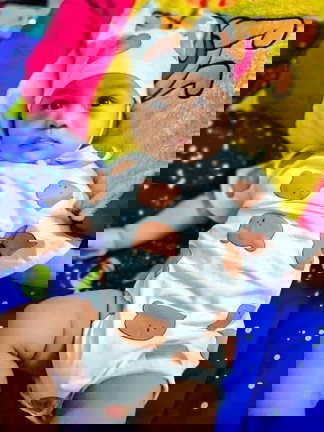 สวัสดีค่ะ ขอดูเด็กเดือนเมษาหน่อยค่ะ พัฒนาการไปถึงไหนแล้ว บ้านนี้6เดือน11วันค้าบน้ำหนักยังไม่ได้ชั่ง