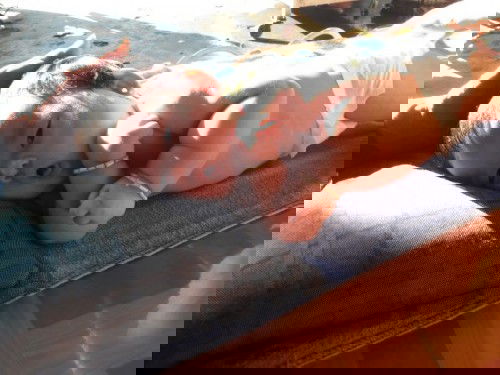 Cho e hỏi bé e được 3m 
Lòng trắng mắt bị đỏ thì có s k ạ