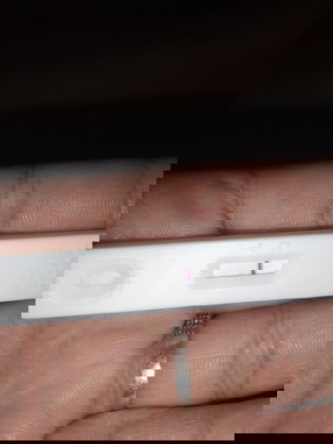 ng PT po ako.kanina 7am first urine ko today .kaso malabo po ang isang line .positive po kaya po yun