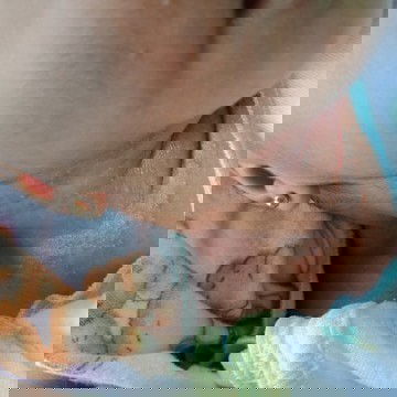 Bintik² merah di leher