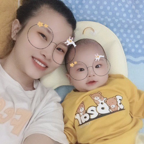 Bé 4m nhà các mẹ bao nhiêu ký rồi ạ
