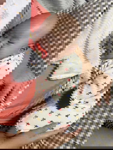 พออุ้มลูกแล้วลูกร้องไห้หนักมาก