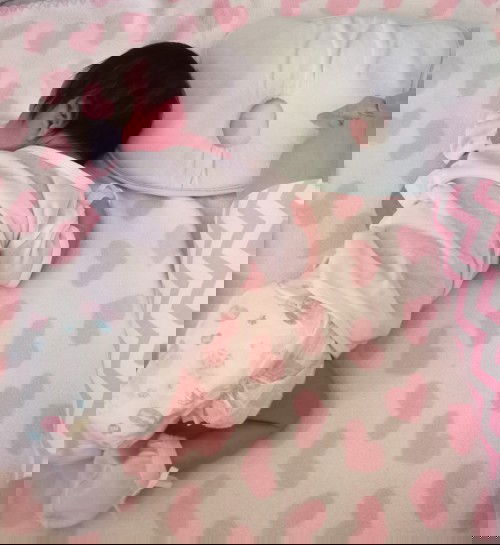 7 days old palang, marunong na dumapa.