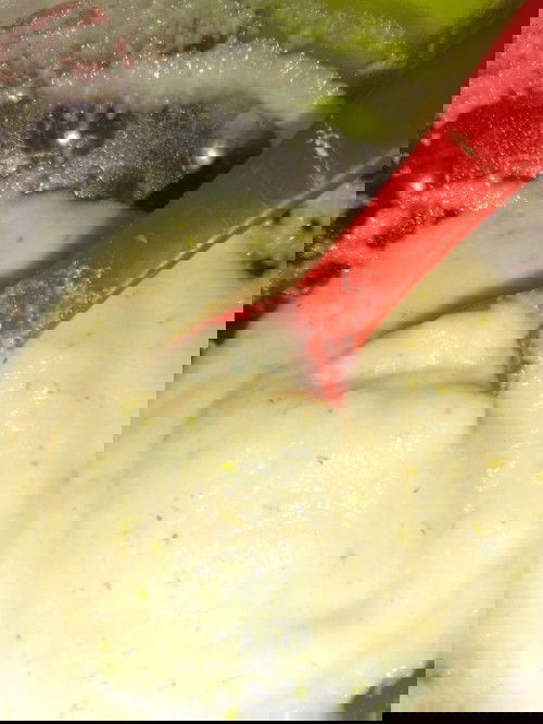 Bayi 9bln belom bisa makan bubur tim dan belom tumbuh gigi