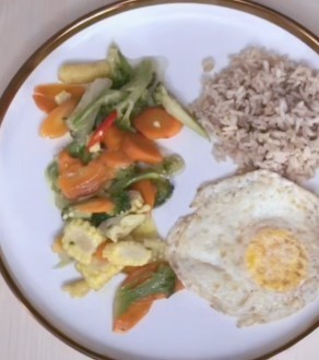 Bumil sekaligus busui mual bolehkah makan sedikit?