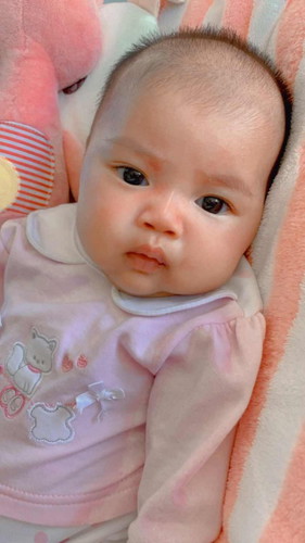 น้องอายุ2เดือน ไม่ถ่ายมา1อาทิตย์แล้ว. เป็นอะไรไหมค่ะ.  น้องกินนมแม่ค่ะ